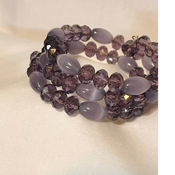Multi-wrap Memory Wire Iridescent Violet & Purple Swirl Glass Bead Bracelet - Picture 3 of 3